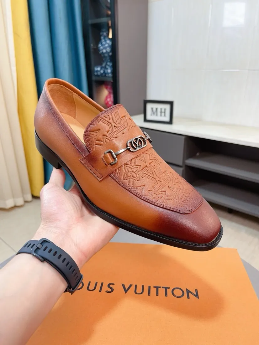 Men's men's shoes 💰500🌸🌸 [Louis Vuitton (LV)] High-end business formal leather shoes 🍀 luxurious and elegant style, both practicality and style, professional focus on details and quality, counter original 1⃣️: 1⃣️ ultra-accurate reproduction 👍🏻! Material: The upper is made of imported original calfskin➕imported Italian cowhide leather. Original anti-slip and wear-resistant outsole! Code number: 38--44 (45 customized)